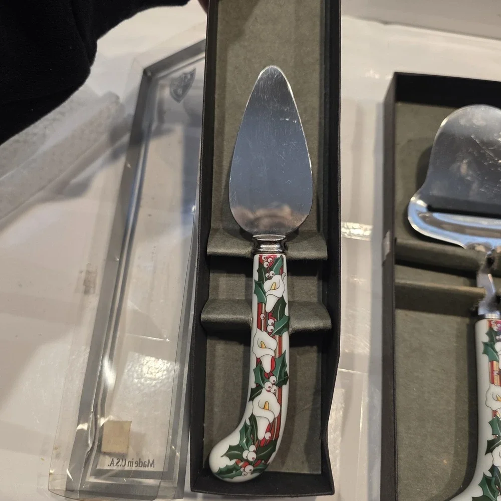Sheffield Christmas‎ White Calla Lilies Stainless 2-piece Cheese Plane & Server